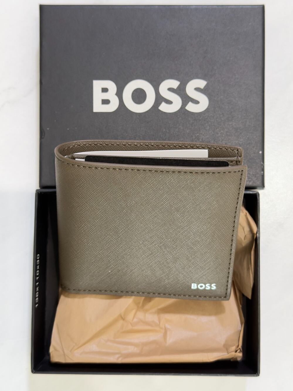 NWT BOSS Zair Cross Grain Textured Leather Bifold Wallet, $99 MSRP
